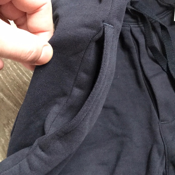 Etiquette - Picture 3 of 14